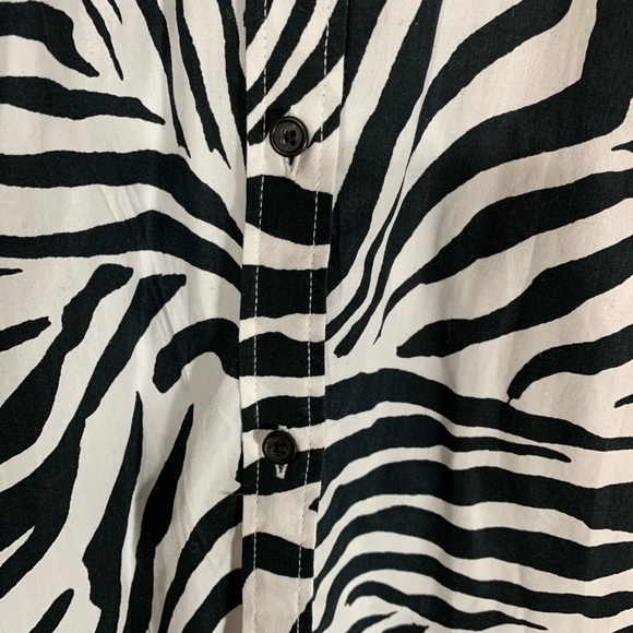 Chaps zebra button down blouse 1X - Picture 7 of 7